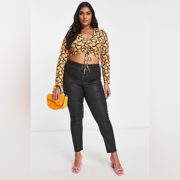 Wednesday's Girl Curve collar detail long sleeve crop top ruched front NWT Sz 18 - Picture 2 of 8